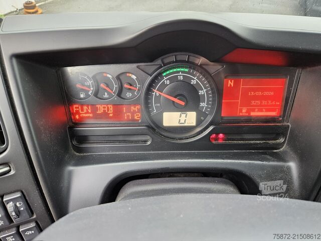 Camión caja Renault D SERIES 18.280 DTI EURO 6 FURGON