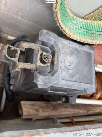 Platform aanhanger Mitsubishi Fuso 7C18 platform car w/ new AdBlue pump, Winch,