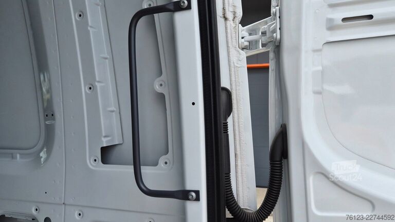 Furgon z wysokim dachem MERCEDES-BENZ Sprinter III Kasten  519 CDI RWD 4x 4 Allrad