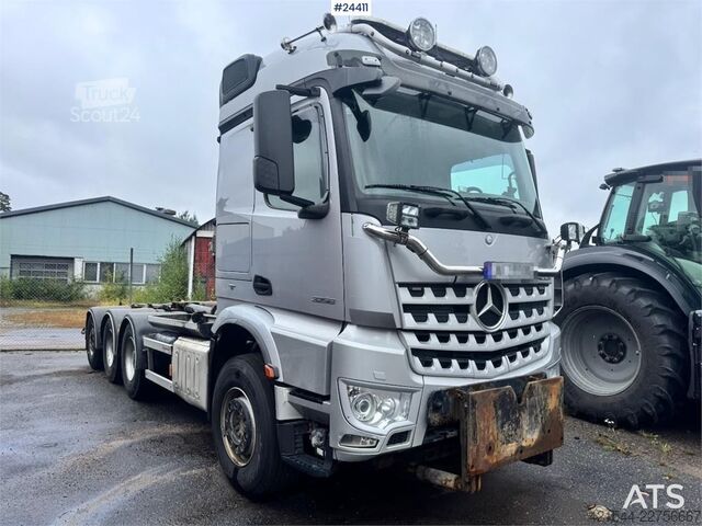 System med krokarm Mercedes-Benz Arocs 3258 Tridem Snow Plough-Equipped Hooklift Tr