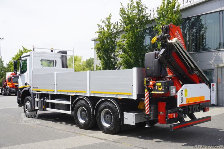 Široká strana s HDS Mercedes-Benz Arocs 2633 flatbed truck / Crane FASSI