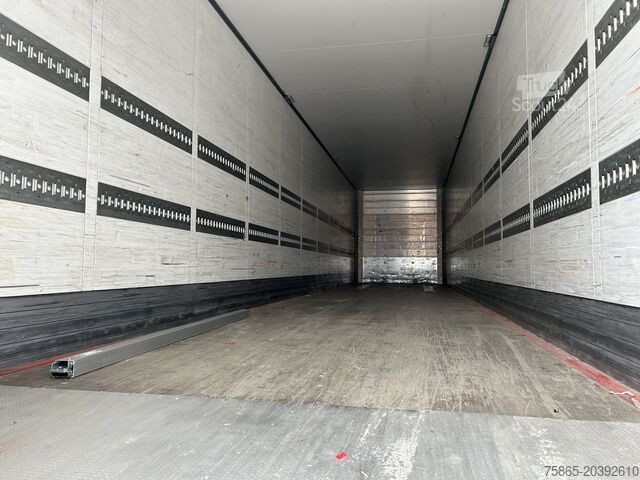 Koffer Schmitz Cargobull SCB S3B / Box Trailer / 2x Liftas / APK TUV 10-26