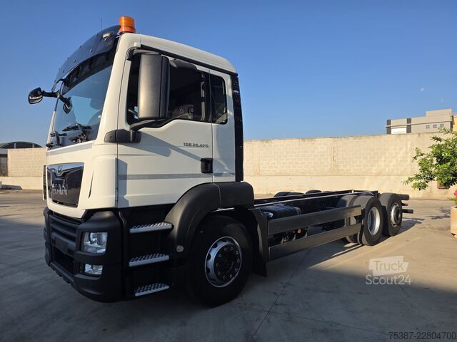 Chassi de caminhão MAN TGS 26.420