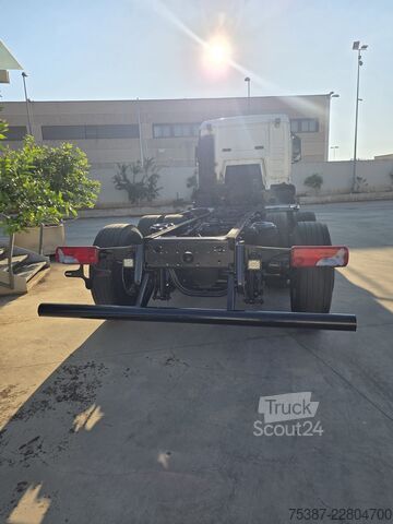 Chassi de caminhão MAN TGS 26.420