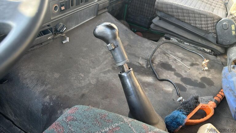 Šasija ar kabīni MAN 26.272 (MANUAL PUMP / POMPE MANUELLE / LAMES / ...