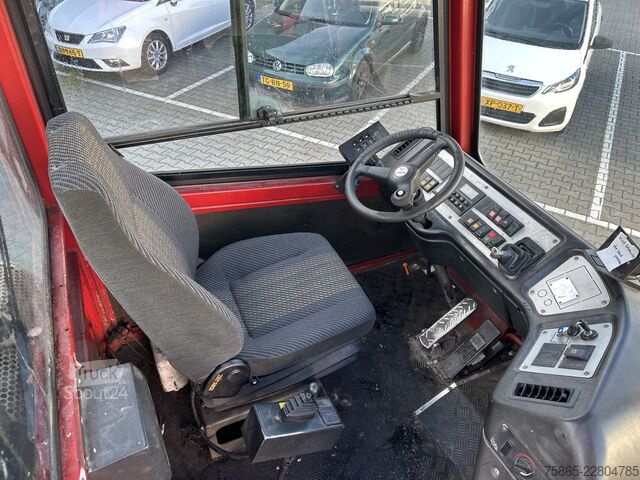 Standard-SZM Terberg YT182 / Motor Problem - Oil Pressure / 2006 / C...