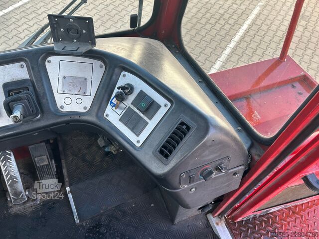 Standard-SZM Terberg YT182 / Motor Problem - Oil Pressure / 2006 / C...