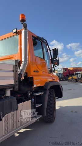Вантажівка спеціального призначення UNIMOG Unimog U427
