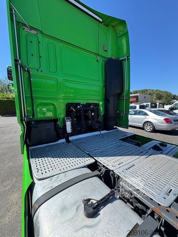 Štandardný ťahač DAF XF 530 Standklima Retarder Top Austattung