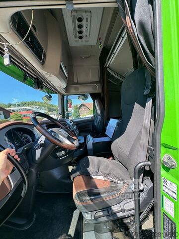 Štandardný ťahač DAF XF 530 Standklima Retarder Top Austattung