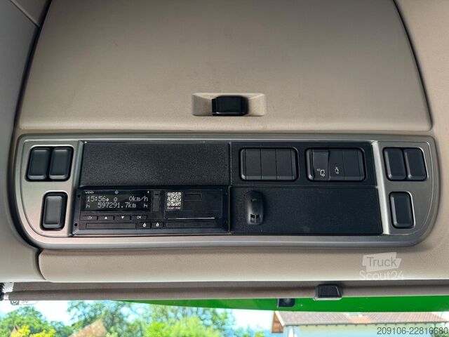 Štandardný ťahač DAF XF 530 Standklima Retarder Top Austattung