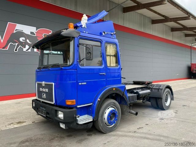 Standardowy ciągnik siodłowy MAN 19.281, 4x2, SZM Oldtimer