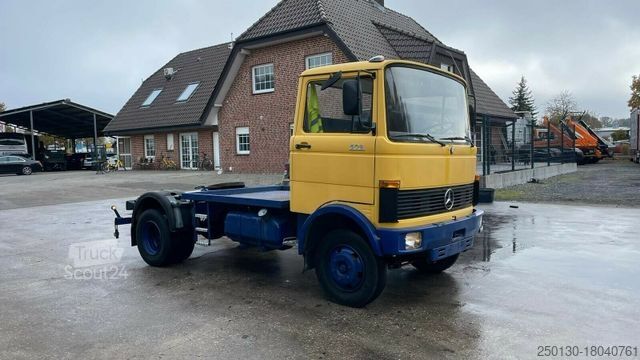 Standard nyergesvontató MERCEDES-BENZ 813 Oldtimer