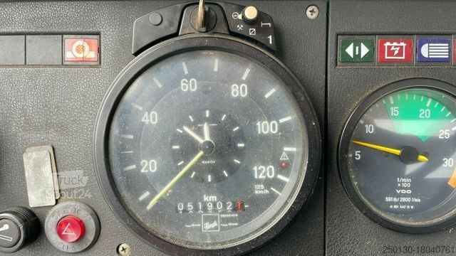 Standard nyergesvontató MERCEDES-BENZ 813 Oldtimer