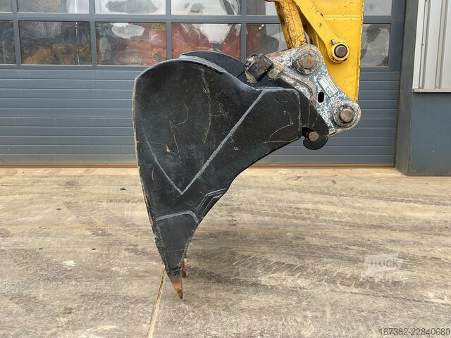 Paletli ekskavatör Caterpillar 320FL