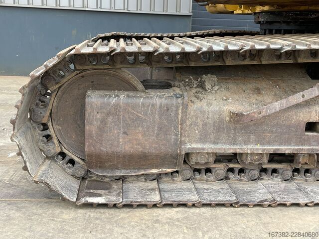 Paletli ekskavatör Caterpillar 320FL