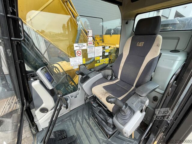 Paletli ekskavatör Caterpillar 320FL