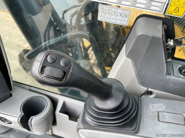 Paletli ekskavatör Caterpillar 320FL