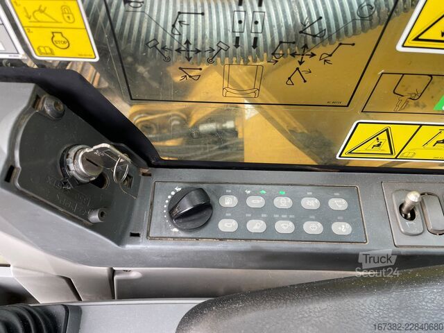 Paletli ekskavatör Caterpillar 320FL