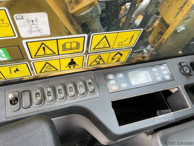 Paletli ekskavatör Caterpillar 320FL