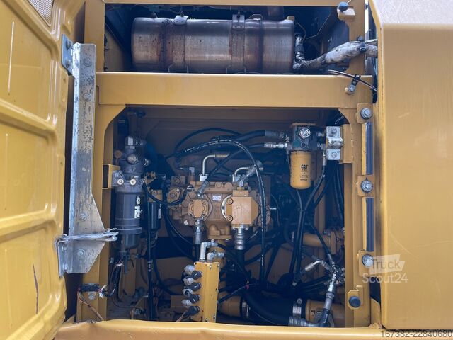 Paletli ekskavatör Caterpillar 320FL