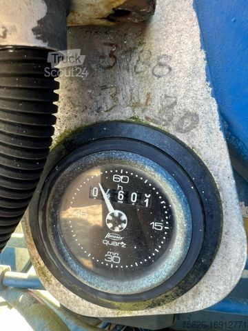 Vrachtwagen met kraanopbouw MERCEDES-BENZ 814 Dachdeckerkran Klaas 28-7 28Meter Fernbedien