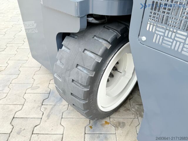 Négyirányú targoncát Combilift CB3000 / TRIPLEX 4900MM / FREE LIFT