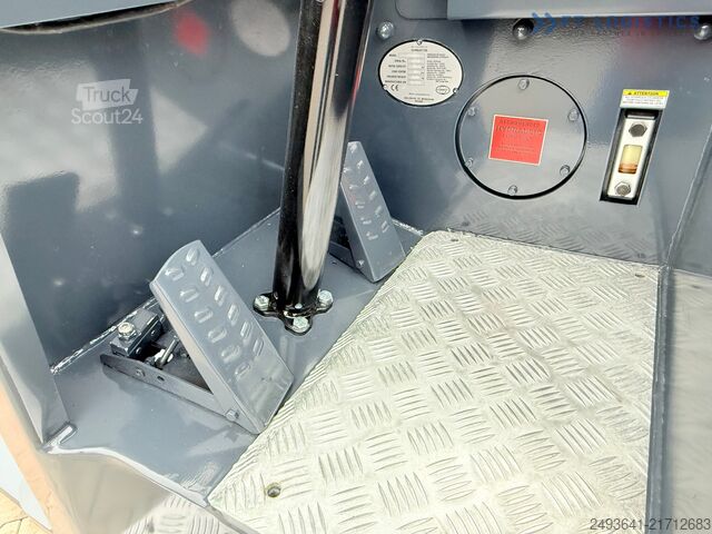 Négyirányú targoncát Combilift CB3000 / TRIPLEX 4900MM / FREE LIFT