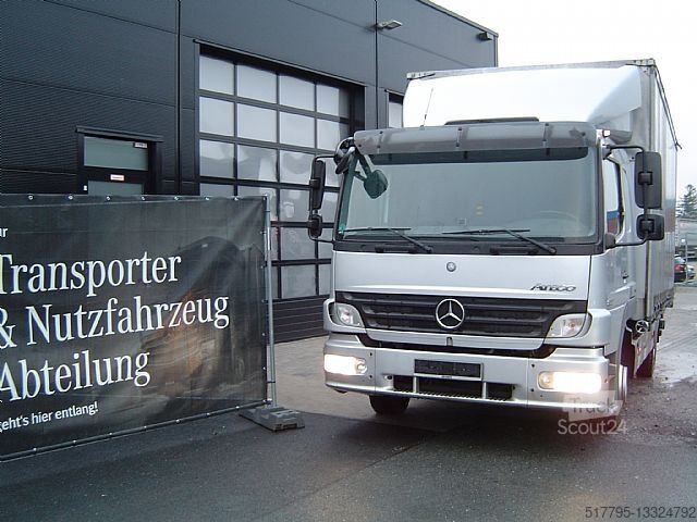 Transportér s plošinou a plachtou Mercedes-Benz Atego 822 L