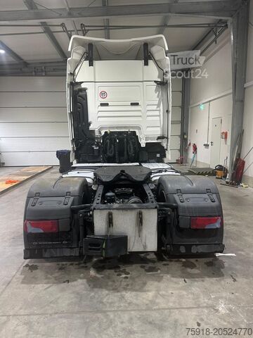 MEGA nyerges vontató MAN TGX 18.470