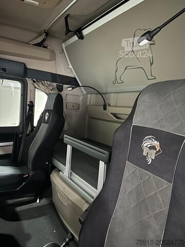 MEGA tractor unit MAN TGX 18.470