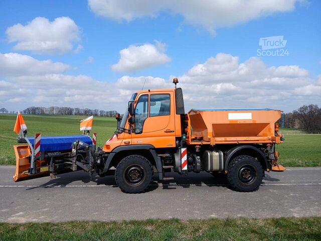 Kommunal traktor Unimog U 300