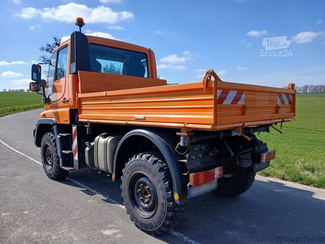 Kommunal traktor Unimog U 300