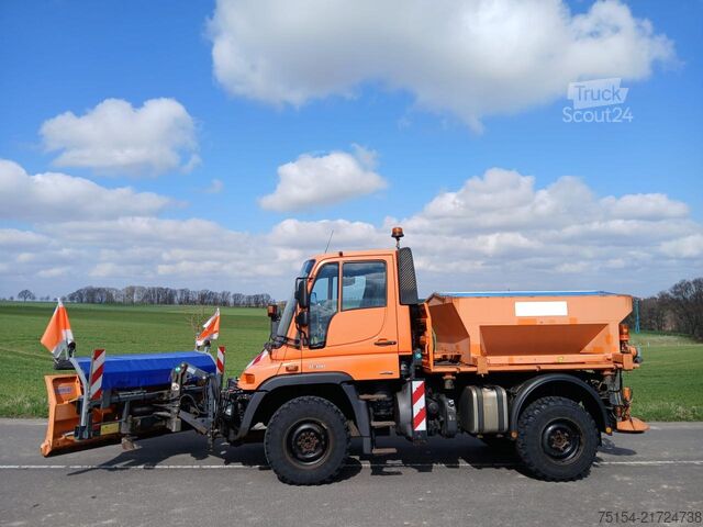 Kommunal traktor Unimog U 300