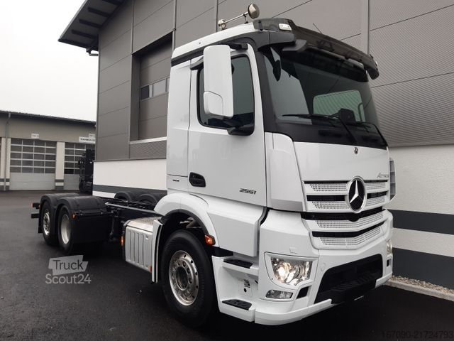 Lastbilchassis MERCEDES-BENZ Actros 2551L 6x2/4 Lenkachse RS4.300 Ölretarder