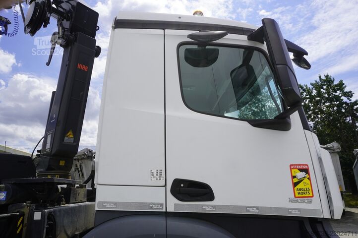 Platform met kraan Mercedes-Benz Arocs 1833 4x2 / 50 tho. km! / HIAB