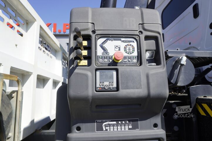 Platform met kraan Mercedes-Benz Arocs 1833 4x2 / 50 tho. km! / HIAB