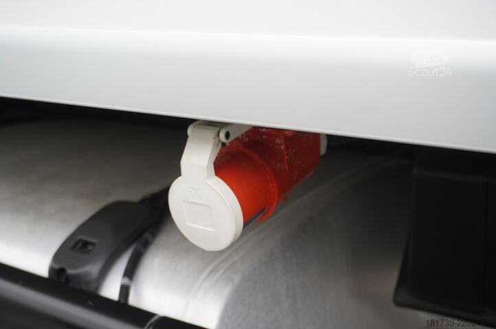 Vrieswagen voor vlees SCANIA R450 6×2 / 5-row hook refrigeration