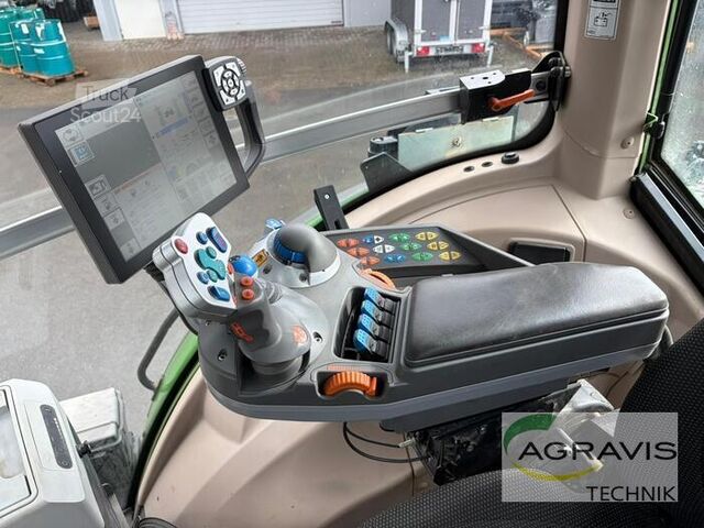 Traktors Fendt 828 VARIO S4