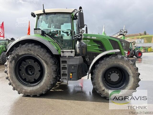 Traktors Fendt 828 VARIO S4