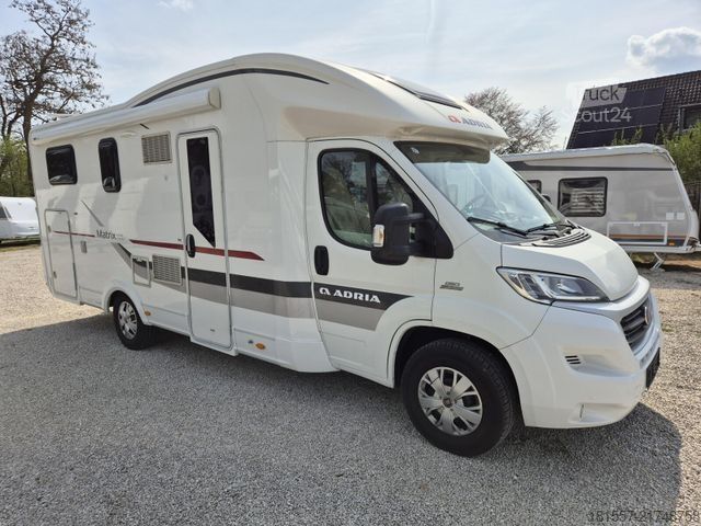 Polointegrovaný karavan ADRIA Matrix Axess 670 SL Luftfederung hinten / Markis