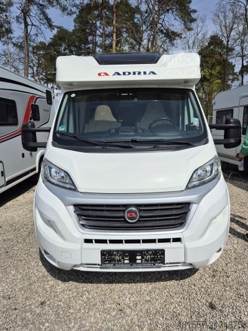 Polointegrovaný karavan ADRIA Matrix Axess 670 SL Luftfederung hinten / Markis