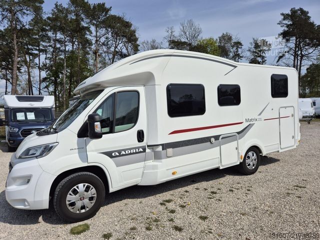 Polointegrovaný karavan ADRIA Matrix Axess 670 SL Luftfederung hinten / Markis