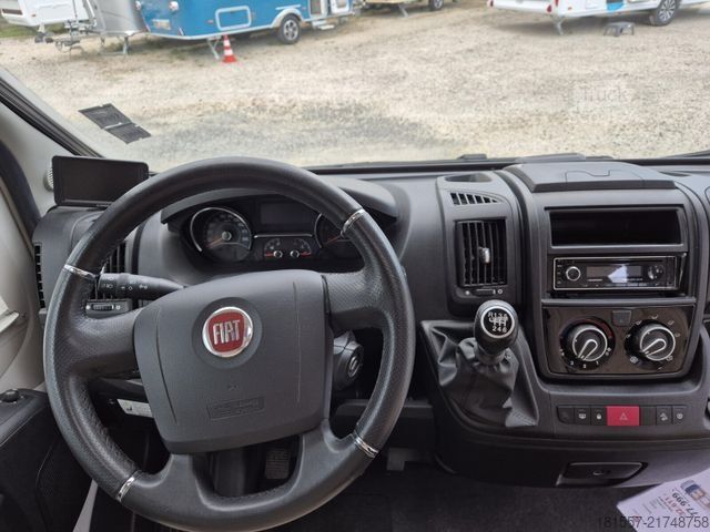 Polointegrovaný karavan ADRIA Matrix Axess 670 SL Luftfederung hinten / Markis