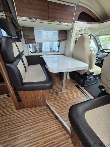 Polointegrovaný karavan ADRIA Matrix Axess 670 SL Luftfederung hinten / Markis
