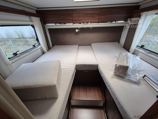 Polointegrovaný karavan ADRIA Matrix Axess 670 SL Luftfederung hinten / Markis