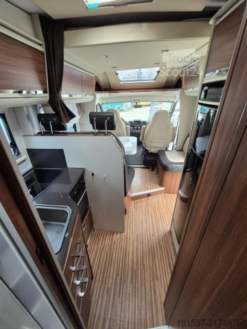 Polointegrovaný karavan ADRIA Matrix Axess 670 SL Luftfederung hinten / Markis