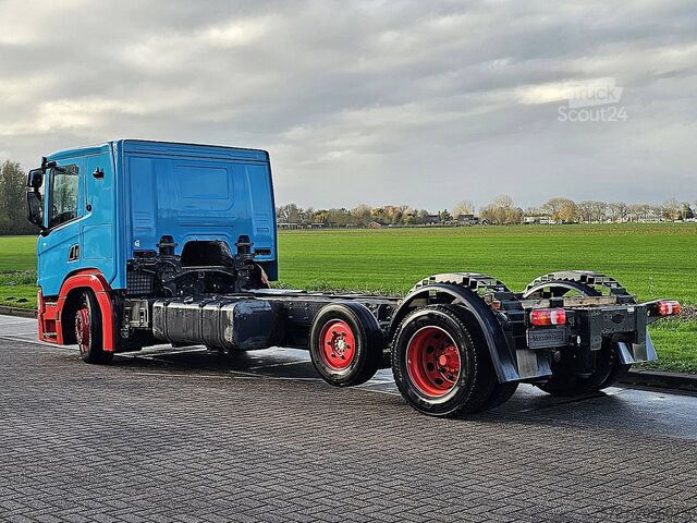 Fahrgestell mit Fahrerhaus SCANIA P450