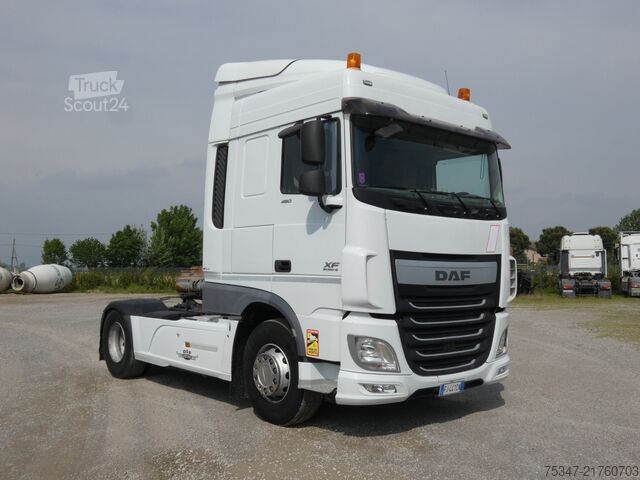 Standardowy ciągnik siodłowy DAF XF 460