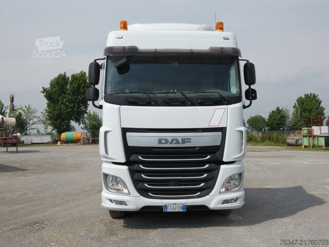 Standardowy ciągnik siodłowy DAF XF 460